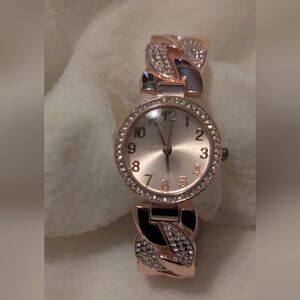 Elegant Rose Gold Women's Watch VEUC gorgeous (New Battery In It)